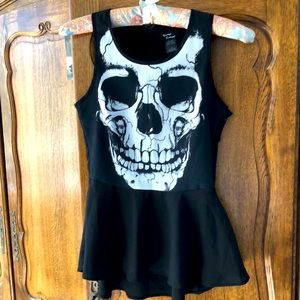 Skull top with peplum hi-lo hem size extra small. Hot topic.